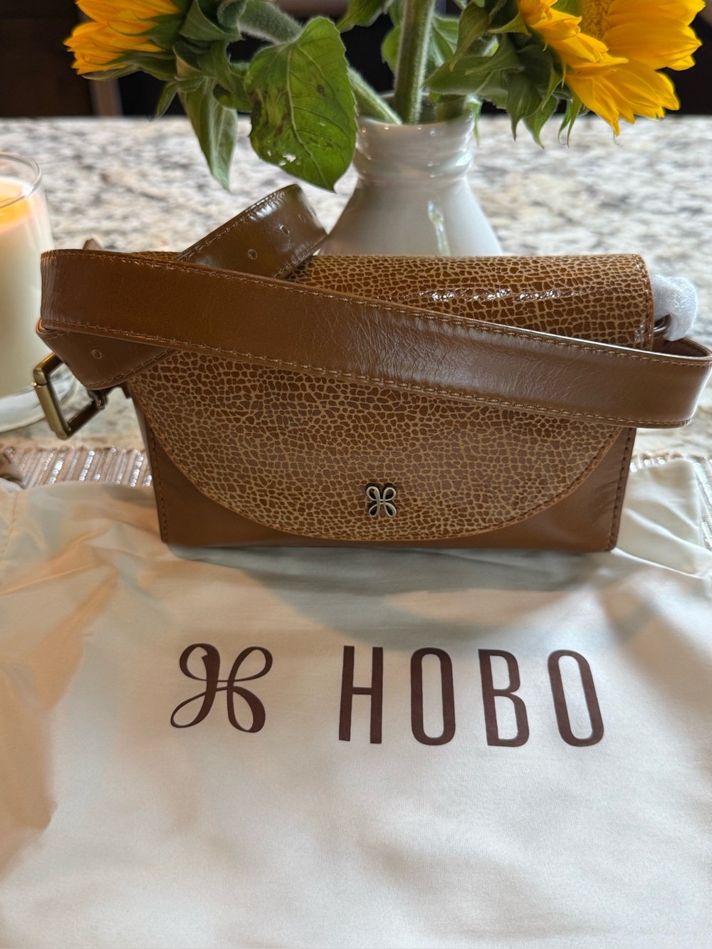 NEW HOBO Drake Belt Bag
Mixed Leathers Cedar Crackle Print